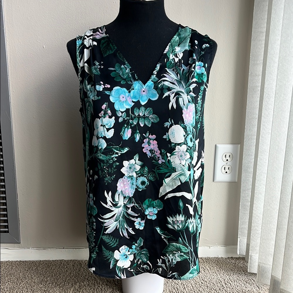 Banana Republic Blue and White Floral Sleeveless Blouse with V-Neckline